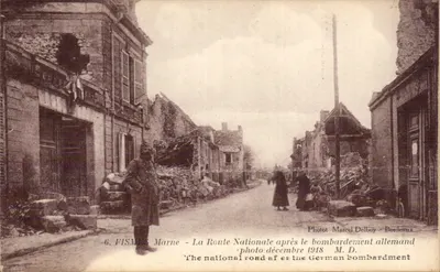 Fismes Marne — A Estrada Nacional após o bombardeio alemão — Fotografia Marcel Delboy - Bordeaux