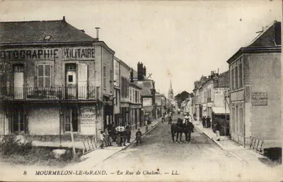Mourmelon-le-Grand — A Rua de Chalons — LL. — Fotografia Militar