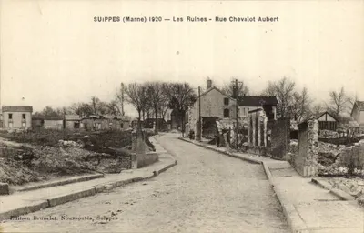 SUIPPES (Marne) 1920 — As Ruínas — Rue Chevalot Aubert