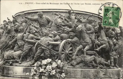 Troyes - Bas-relief do Monumento dos Filhos da Aube (por Bridem, escultor de Troyes)