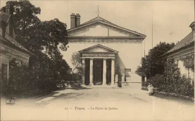 Troyes — O Palácio de Justiça — editor NANCY, n° 24