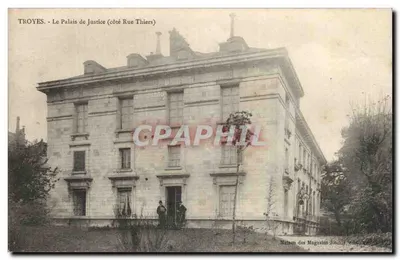 Troyes - O Palácio de Justiça (lado Rue Thiers) — Maison des Magasins Réunis, série 1900