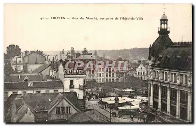 Troyes — Place du Marché, vista tirada do Hôtel-de-Ville — M. L. Troyes, n°42