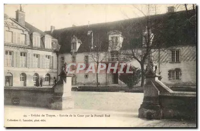 Cúria de Troyes — Entrada da Cour pelo Portal Sul — G. Lancelet, fot.-edit.