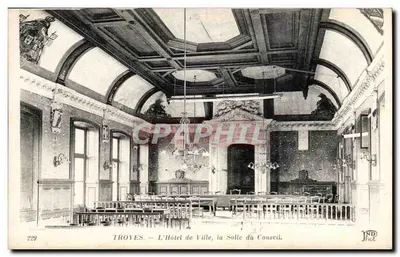 Troyes — O Hotel de Ville, a Sala do Conselho — ND Phot.
