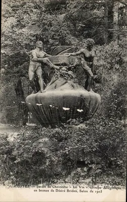 TRoyes CPA Jardin de Chevrethe GRoupe allegorique en bronze de desire Briden Salon de 1903
