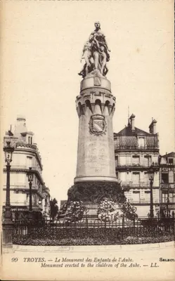 Troyes — Monument dos Crianças da Aube — Select