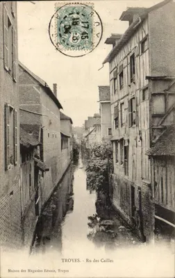 Troyes - Ru des Cailles — Casa dos Magasins Réunis — editor desconhecido, número de série não visível