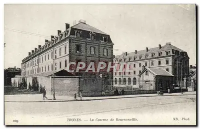 Troyes — A Caserna de Beurnonville — ND. Fotografia