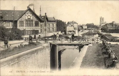 Troyes — Vista sobre o Canal — LL.