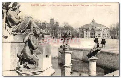 Troyes (Aube) - Le Boulevard Tambetta, le Cirque - Vue prise sur la Fontaine Argence