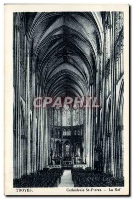 Troyes — Catedral de São Pedro — A Nave