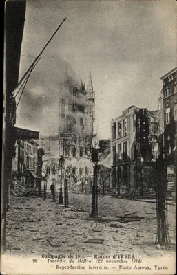 Ruínas de Ypres — Incêndio do Campanário (22 novembro 1914) — Foto Antony, Ypres