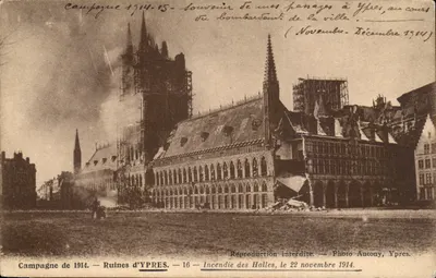 Ruínas de Iepres — Incêndio das Halles, 22 de novembro de 1914 — Foto Antony, Iepres. — 16