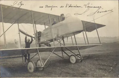 CARTE FOTO Saint Cyr Um cumprimento do aviador Leinauer (avião pioneiro)