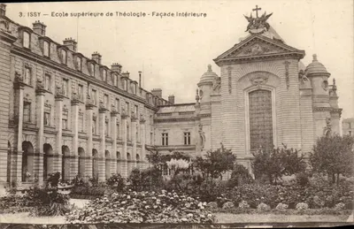 Issy — Escola Superior de Teologia — Fachada Interna