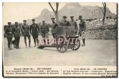 Guerra 1914-15... EM ORIENTE — Na fronteira Sérvia - Canhão grego - No centro, Geral Baumann. Oficiais ingleses e franceses — Imp. E. Le Doley, Paris