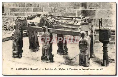 Locronan (Finistère) — Interior da Igreja, o Túmulo de São Roman — ND