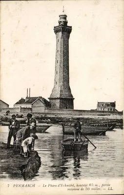 Pénmarc'h — Le Phare d'Eckmühl, hauteur 65 m., portée moyenne de 50 milles — LL