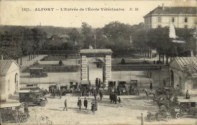 Alfort — A Entrada da Escola Veterinária — E. M.