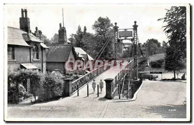 Ponte de Suspensão, Chester — vista da ponte com duas pessoas — editor Silversque' Postcard & Sons Ltd, n° 6.3104