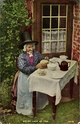 Lady Galés tomando chá — Cartão Postal no Estilo Valentin — Valentine & Sons Ltd, Dundee
