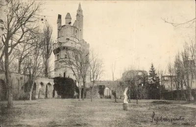 Castelo de Septfontaines — ruínas e estátua — Edições Artísticas em Deuil S.-et-O.