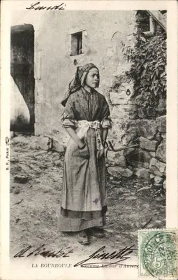 Mulher em traje de Auberg — B. F. Paris — n° 5