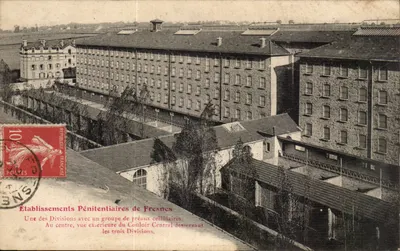 Estabelecimentos Penitenciários de Fresnes — Vista externa das divisões com corredor central — Editor não visível
