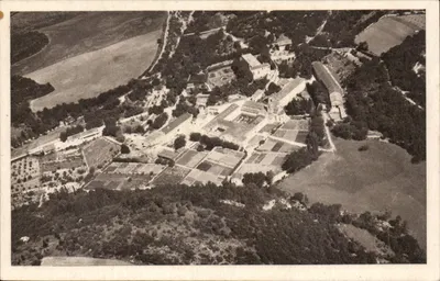 Vista aérea de Notre-Dame d'Aiguebelle — editor não visível, número de série ilegível