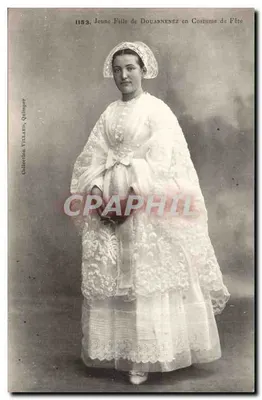 Jovem Menina de Douarnenez em Traje de Festa — Coleção Villarau, Quimper, n°1153