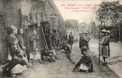 Annam - Hué — Kralî Koruma — İnci Kapısı, Şemsiye Kapısı, Şemsiye Kapısı