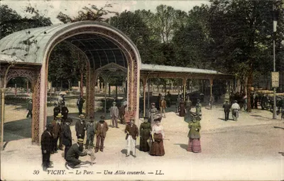 Vichy — O Parque — Uma Avenida Coberta — LL.