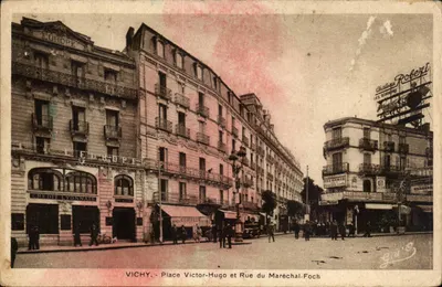 Vichy - Place Victor-Hugo et Rue du Maréchal-Foch — éditeur Guérin, n°114