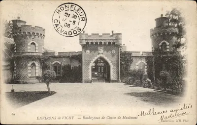 Environs de Vichy — Rendez-vous de Chasse de Maulmont — Madelene Phot