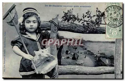 Girl in sailor outfit at St-Nazaire — view of the beach — publisher Delaveau, St-Nazaire, no. 604
