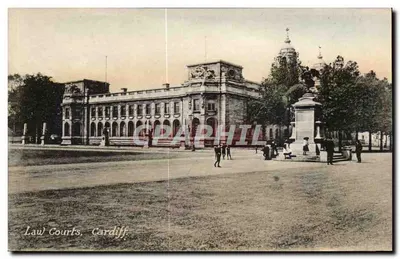 Tribunais de Justiça, Cardiff — vista do edifício e do monumento — W.H.S. & S. Ltd.