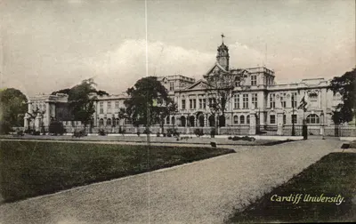 Universidade de Cardiff — vista do prédio principal — W.H.S. & S. (Ldn.)