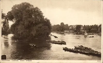 Richmond, Looking Down Stream — Photodron Wells & Tunbridge Wells, n° 51212
