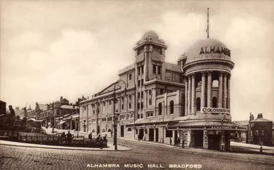 Alhambra Music Hall, Bradford — vista do edifício com cúpula e letreiro 'Colossus' — Série Valentine's n°23-2