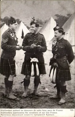 Highlanders goûtant les douceurs de notre beau pays de France — Édition Patriotique 1914