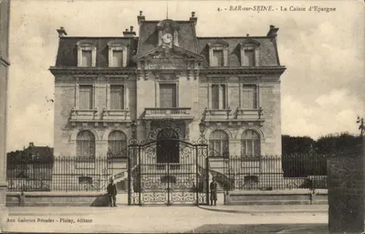 BAR-sur-SEINE - A Caixa de Economia — Nas Galerias Reunidas - Plaisy, editor