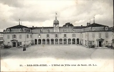 Bar-sur-Aube — O Hotel de Ville (vista frontal) — (G. L.)
