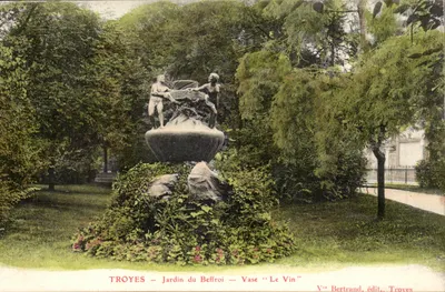 Troyes — Jardim do Belfrio — Vaso "Le Vin" — V° Bertrand, editor, Troyes