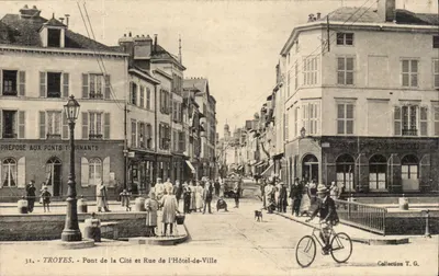 Troyes - Ponte da Cidade e Rua da Prefeitura — Coleção T.G.