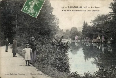 BAR-SUR-SEINE — Vista da Promenade do Croc-Ferrant — Aux Galeries Réunies, editor Plaisy