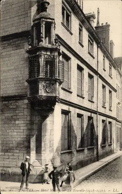 Troyes — Hôtel Mexisy — La Tourelle (1528-1531) — LL.