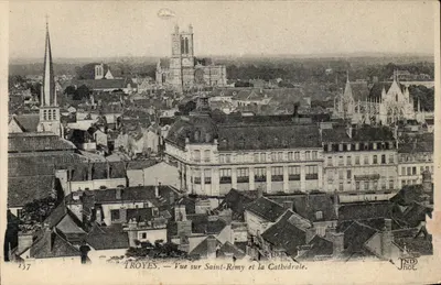 Troyes — Vue sur Saint-Rémy et la Cathédrale — JND Hot.
