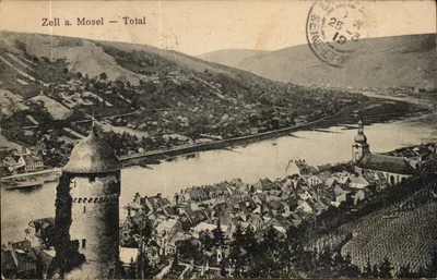 Zell a. Mosel — Total — vista panorâmica com torre e igreja