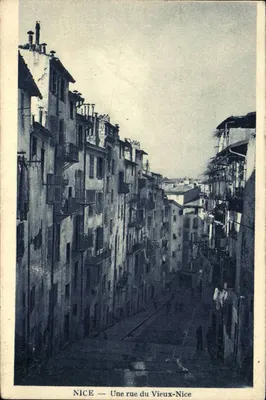 NICE — Uma rua do Vieux-Nice — A Riviera
